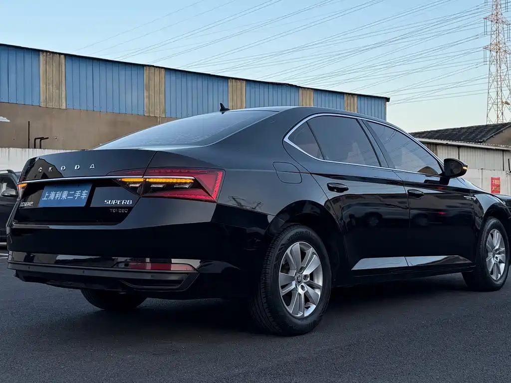 SKODA SUPERB 2019