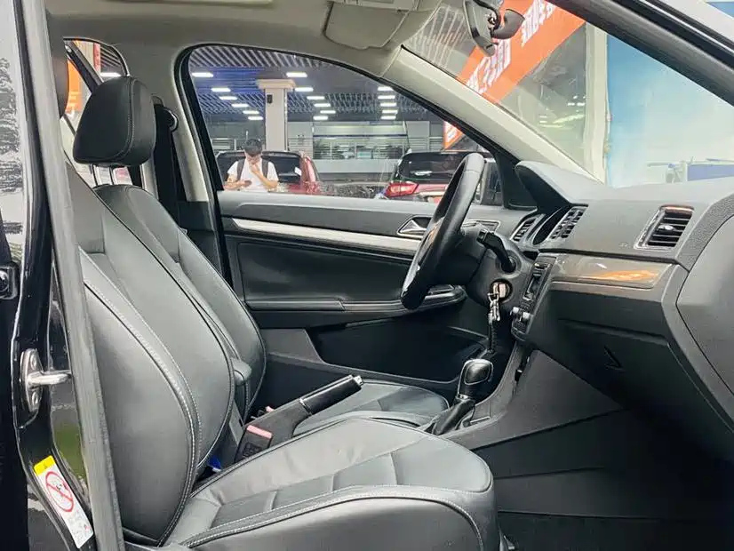 VOLKSWAGEN LAVIDA 2016