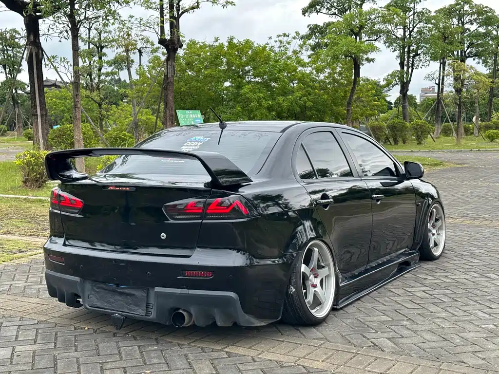 MITSUBISHI LANCER EX 2010
