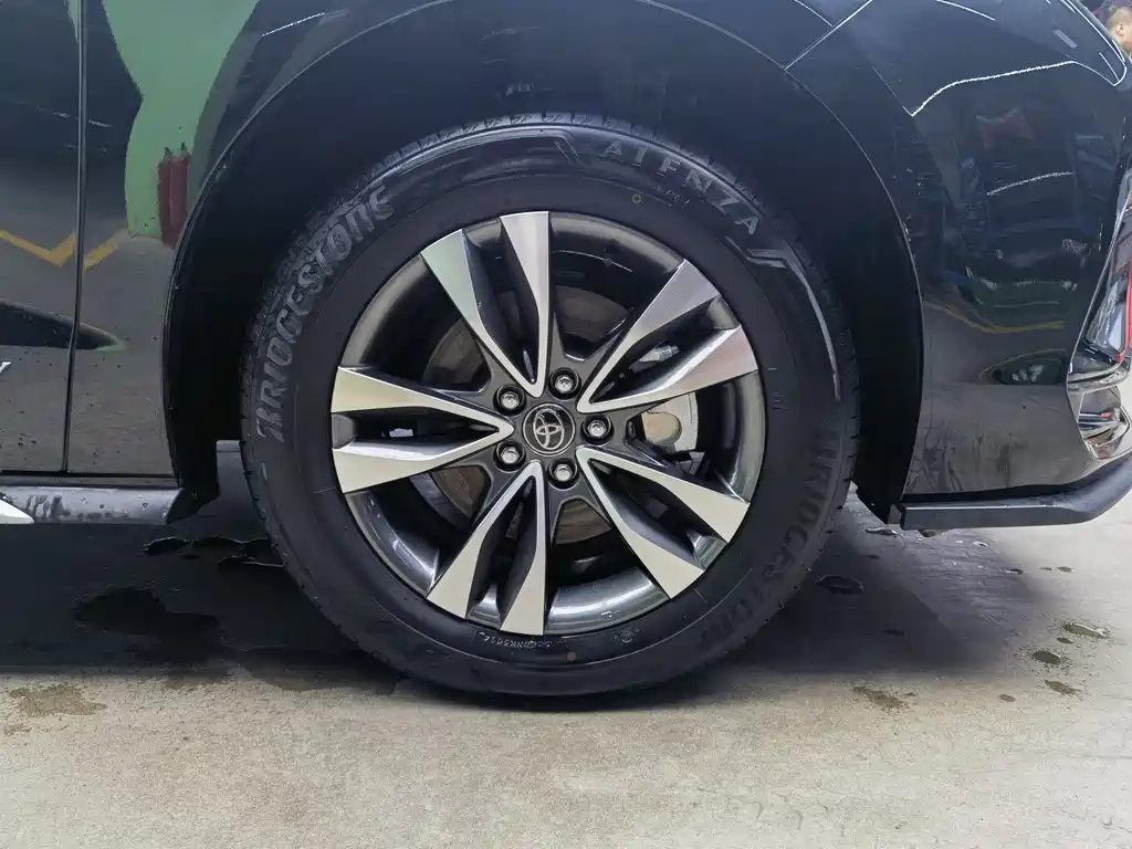 TOYOTA GRANVIA 2024