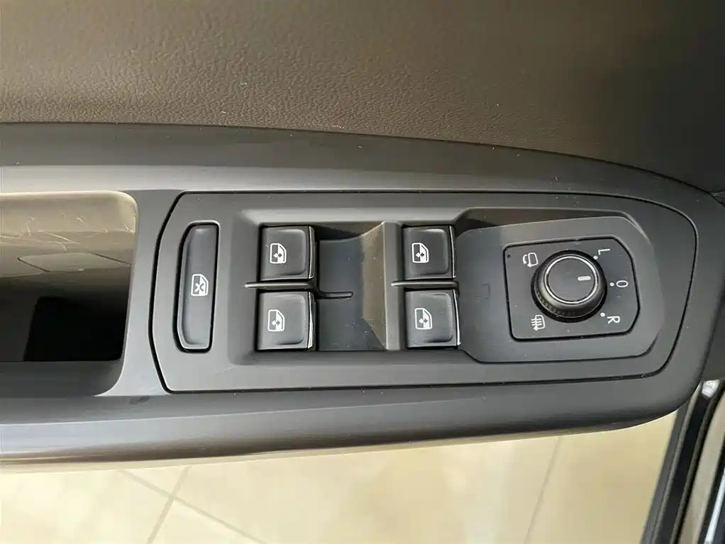 VOLKSWAGEN TOURAN 2021