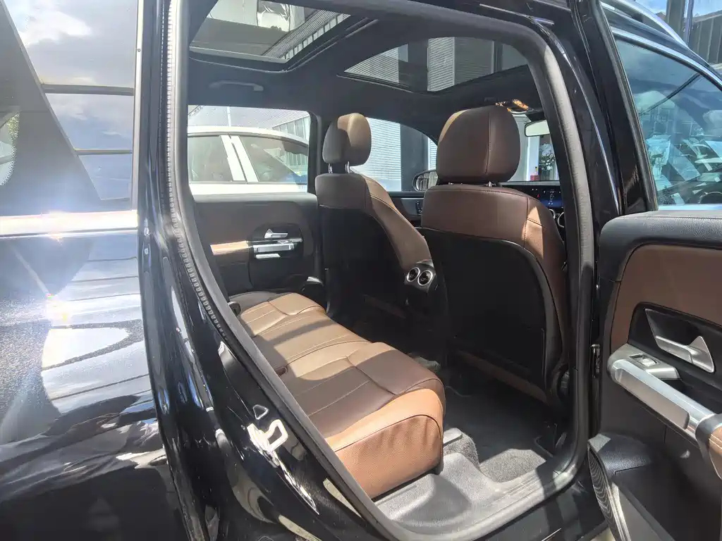 MERCEDES BENZ GLB 2024