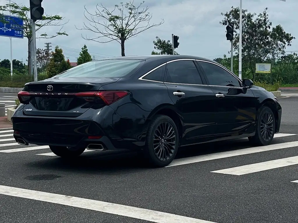 TOYOTA AVALON 2019
