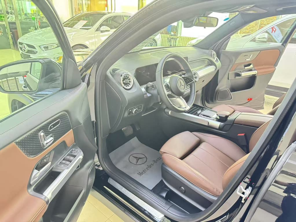 MERCEDES BENZ GLB 2024