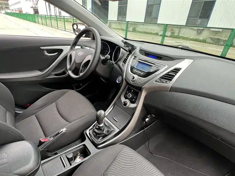 HYUNDAI ELANTRA 2012
