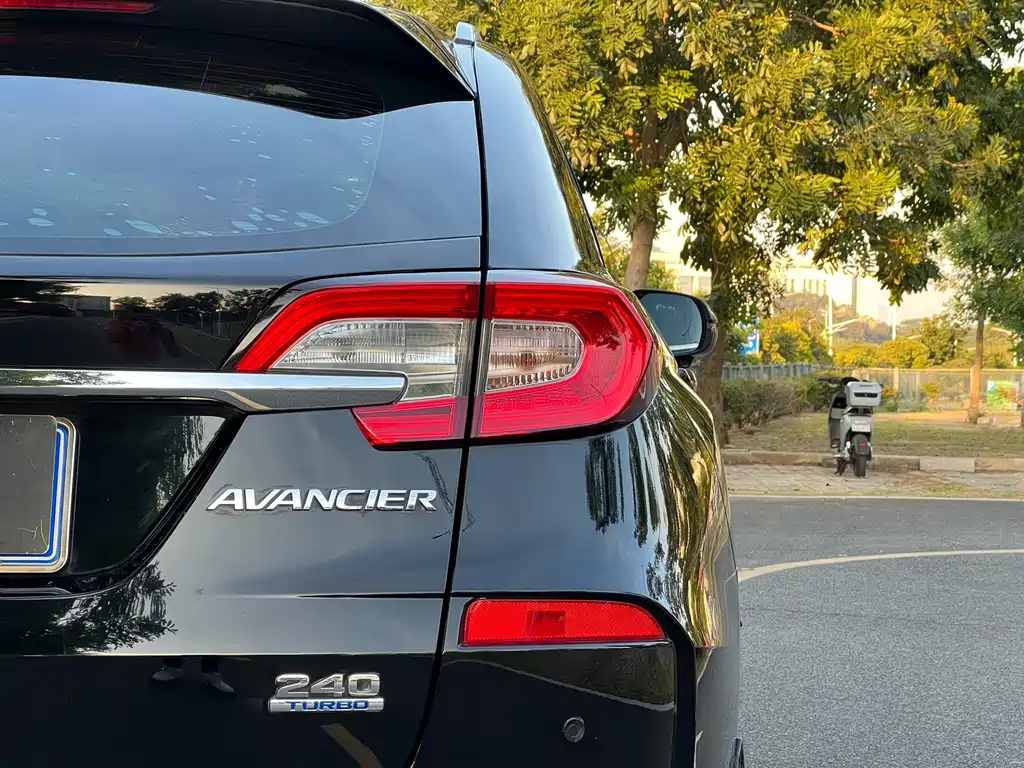 HONDA AVANCIER 2019