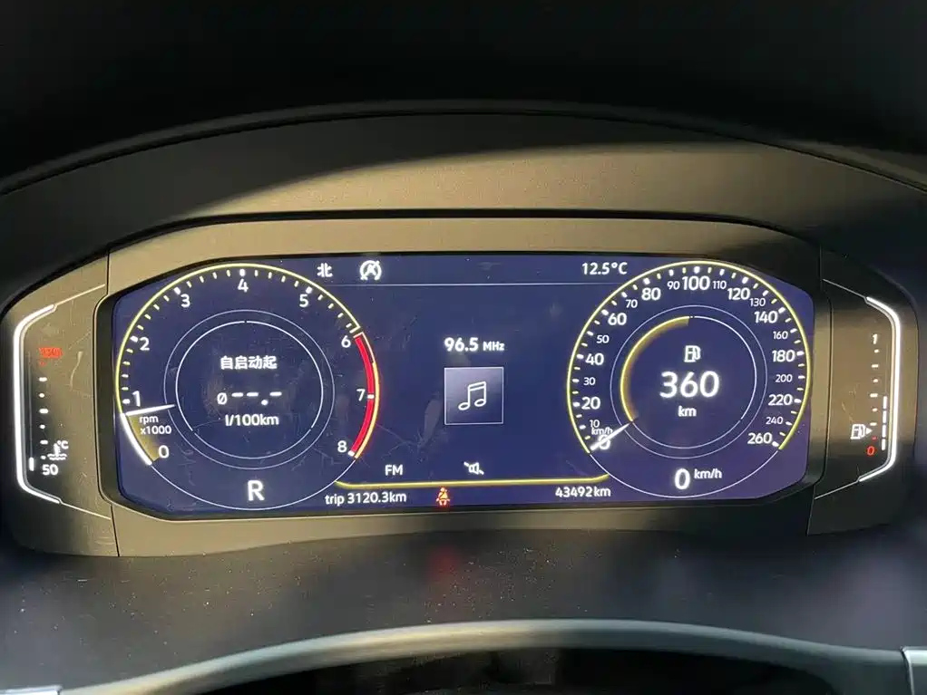 VOLKSWAGEN TOURAN 2021