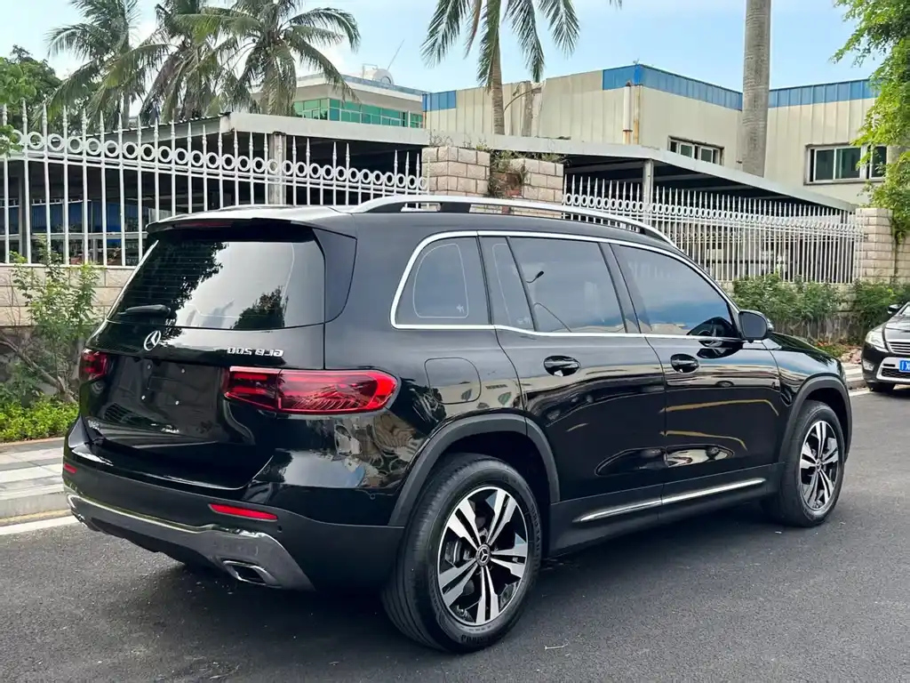 MERCEDES BENZ GLB 2024