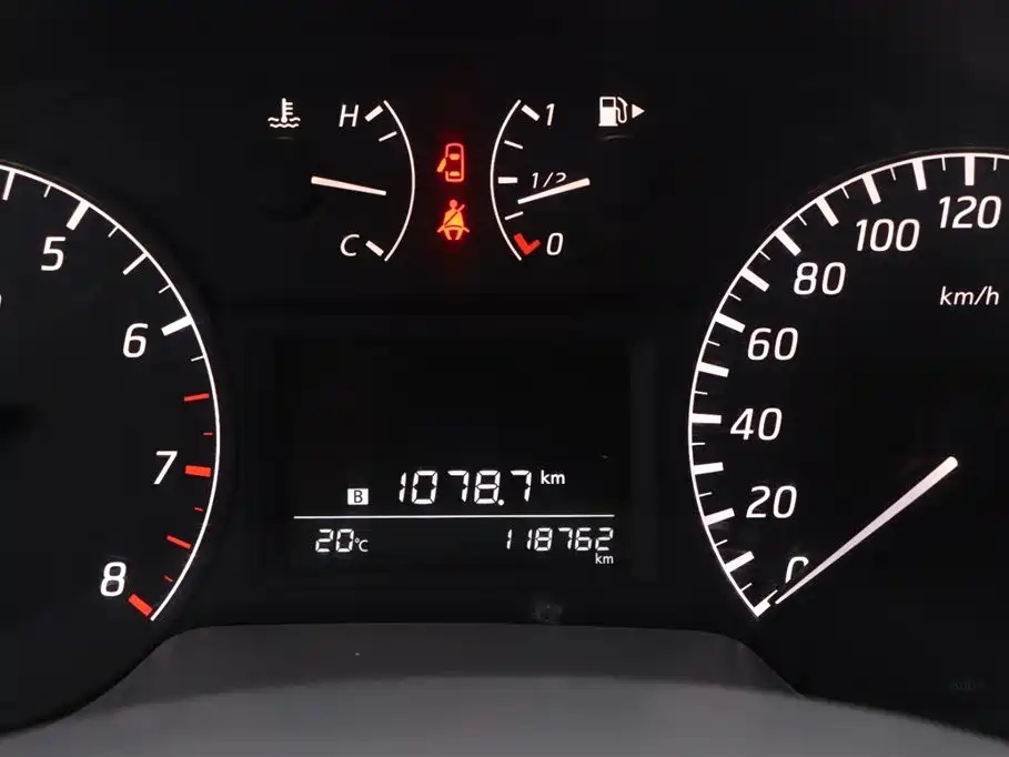 NISSAN SYLPHY 2013