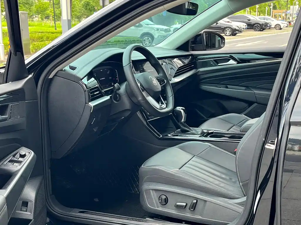 VOLKSWAGEN PASSAT 2023