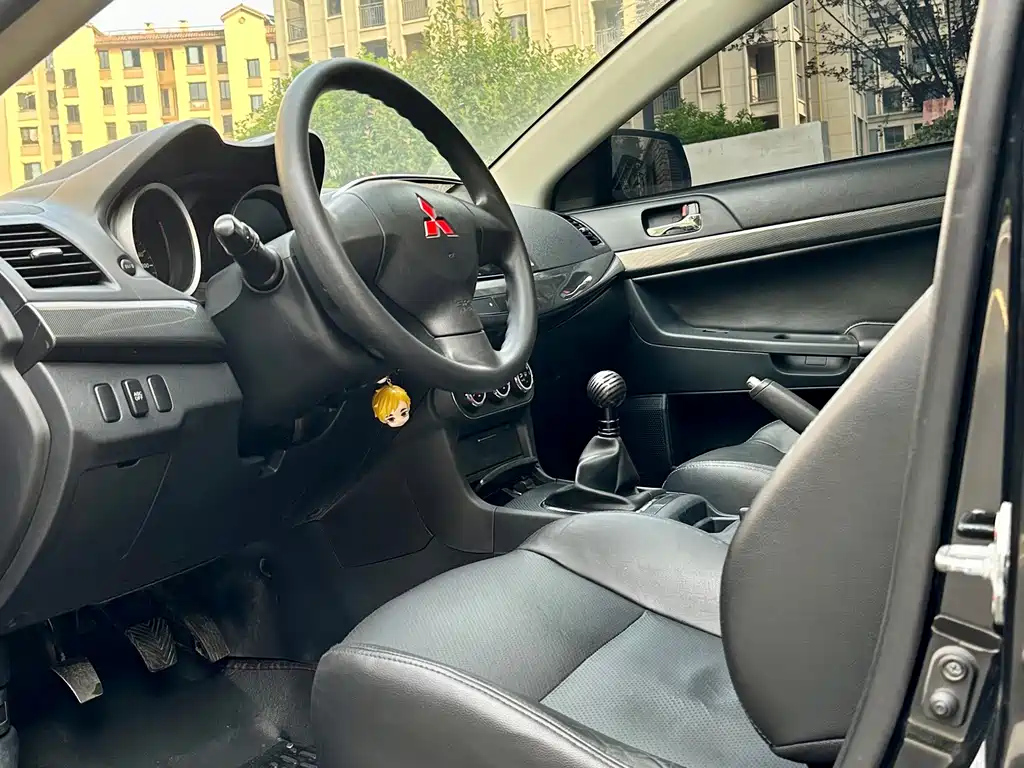 MITSUBISHI LANCER EX 2011