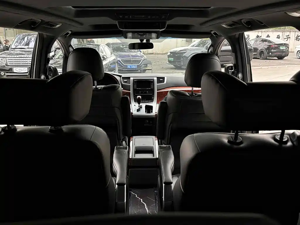 TOYOTA ALPHARD 2011