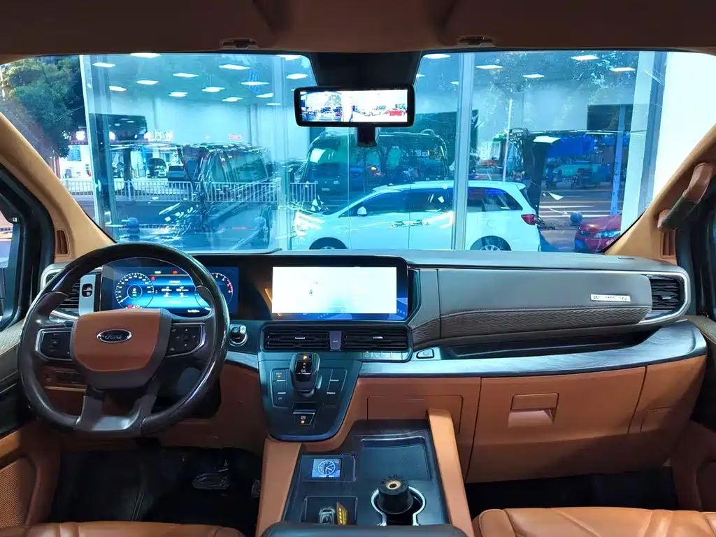 FORD TOUREO 2024