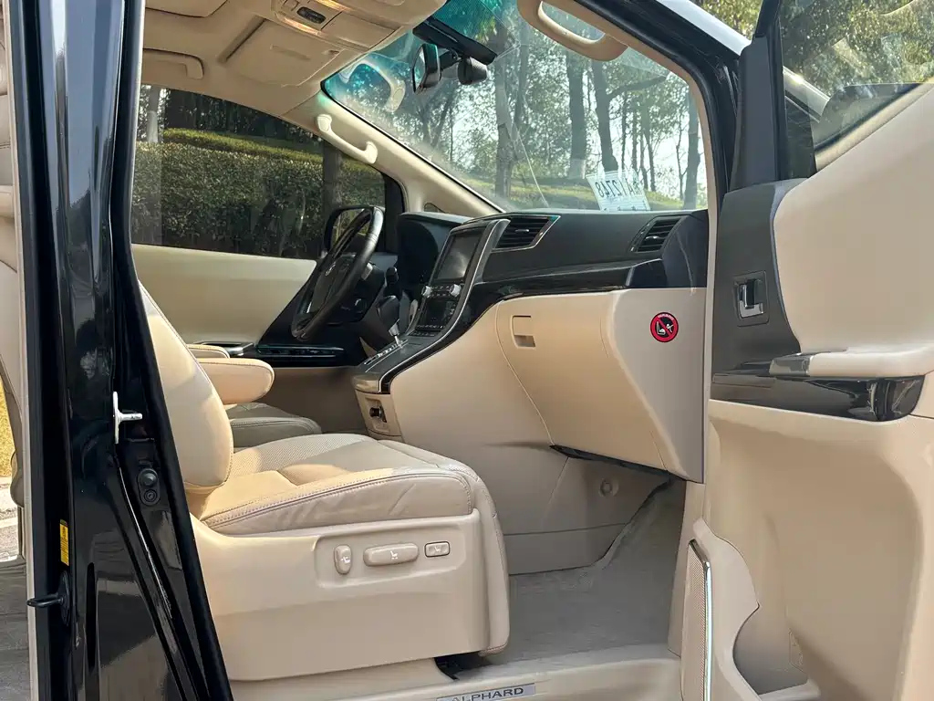 TOYOTA ALPHARD 2013