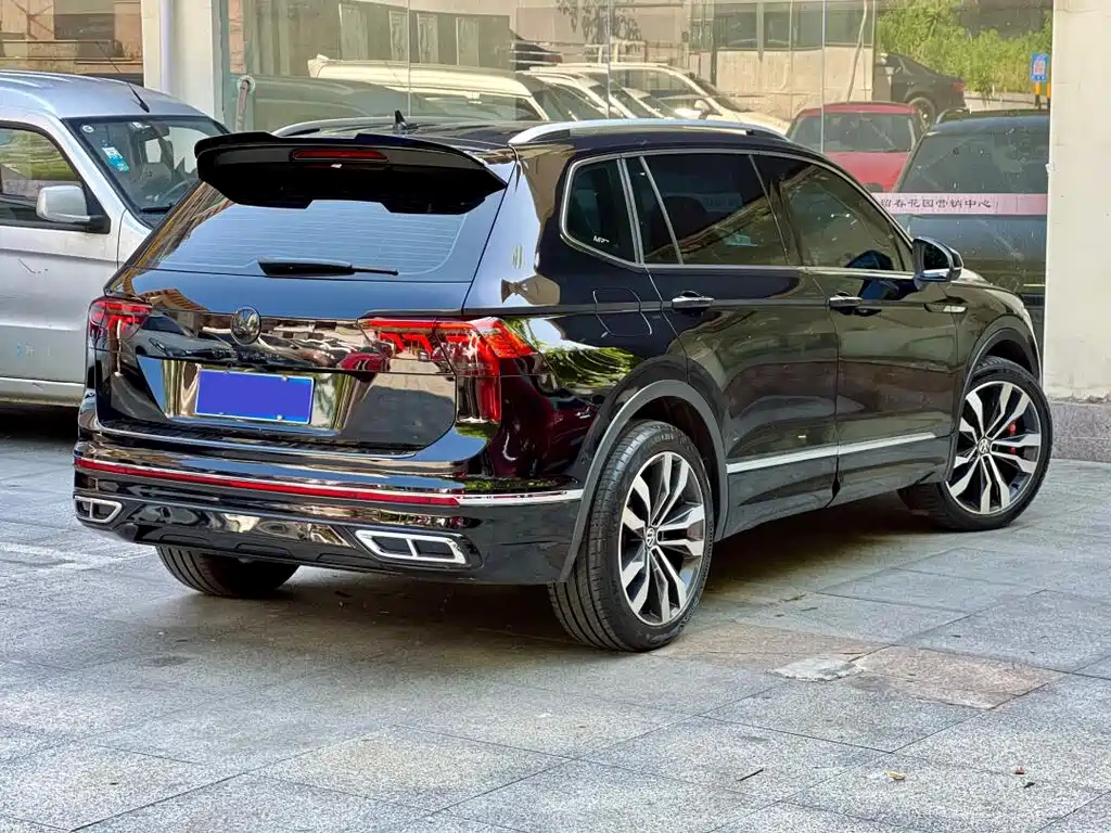 VOLKSWAGEN TIGUAN L 2023