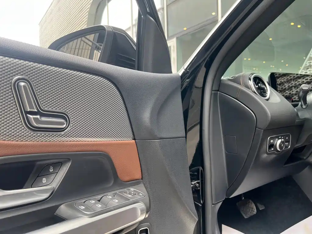 MERCEDES BENZ GLB 2024