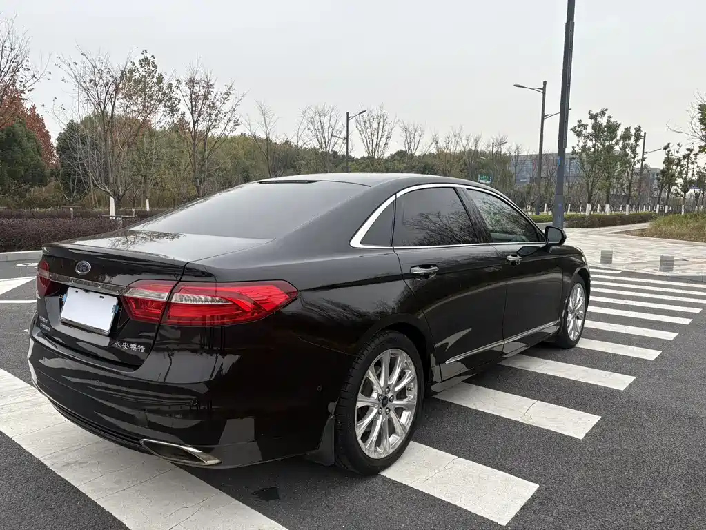 FORD TAURUS 2015