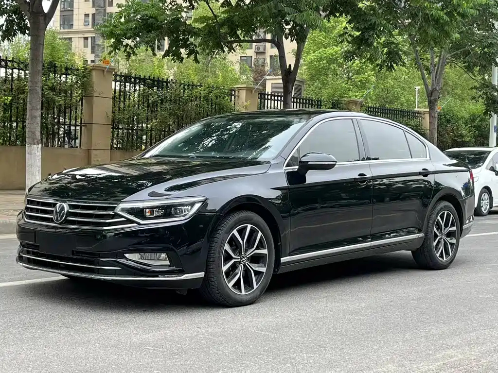 VOLKSWAGEN MAGOTAN 2020