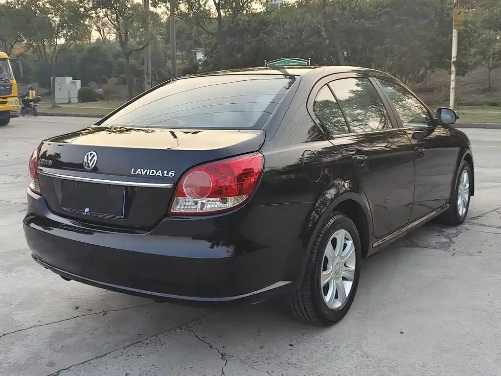 VOLKSWAGEN LAVIDA 2010