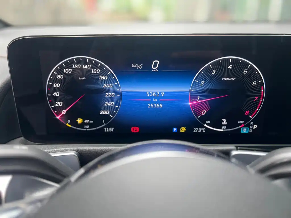 MERCEDES BENZ GLB 2024