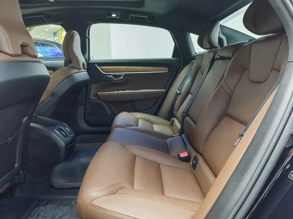 VOLVO S90 2024