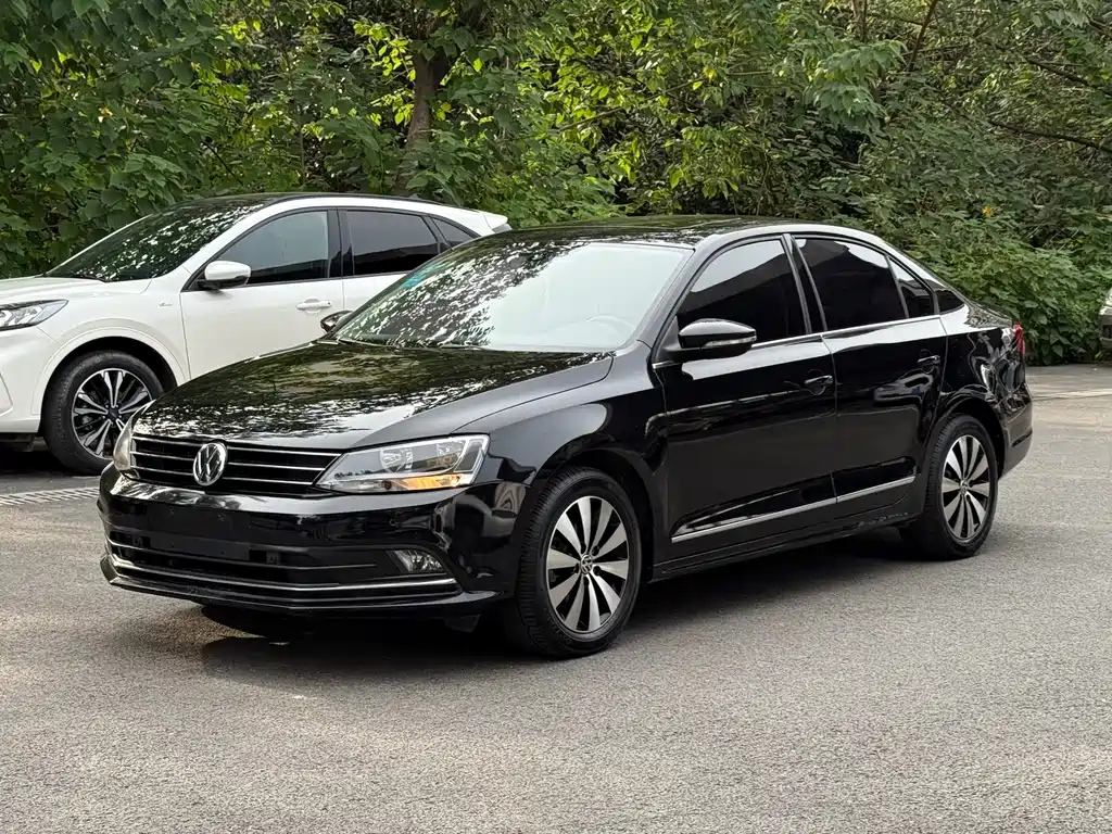 VOLKSWAGEN SAGITAR 2015