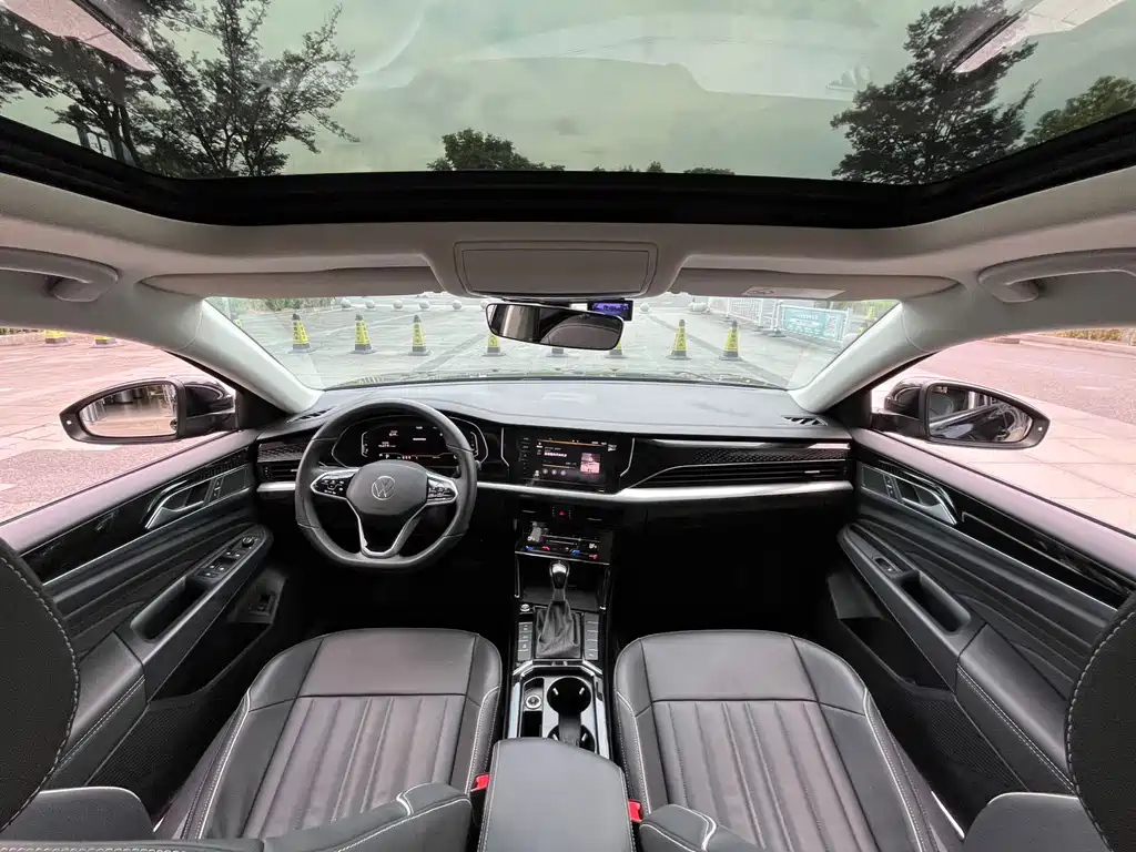 VOLKSWAGEN PASSAT 2023