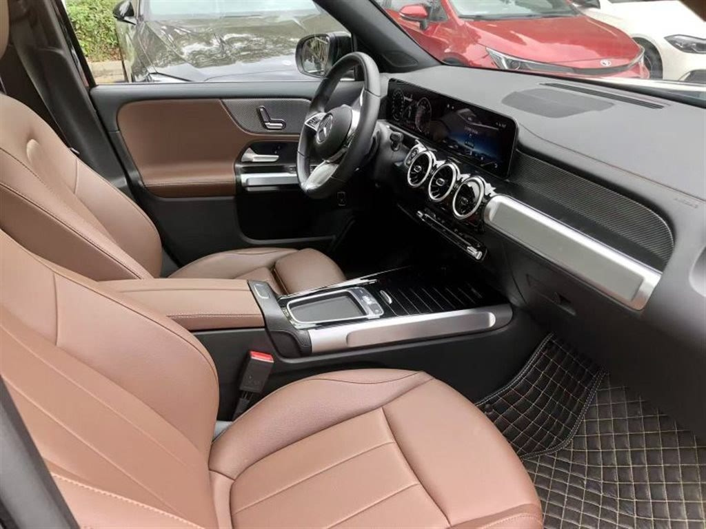MERCEDES BENZ GLB 2024