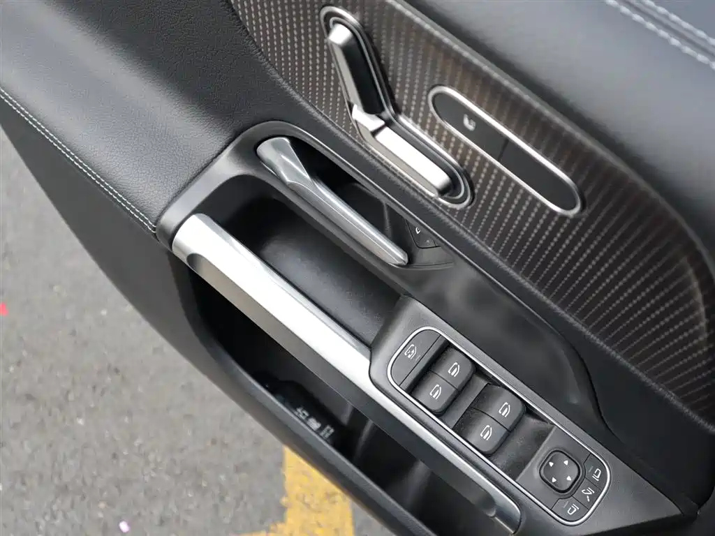 MERCEDES BENZ EQB 2023