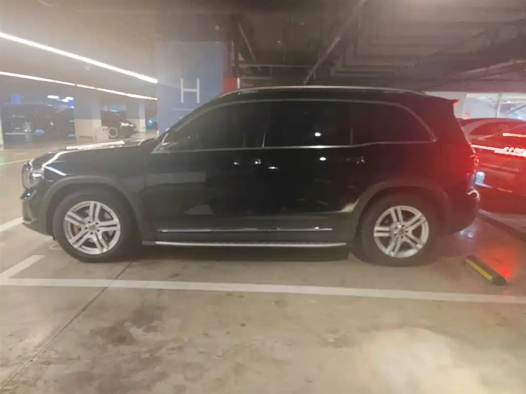 MERCEDES BENZ GLB 2023