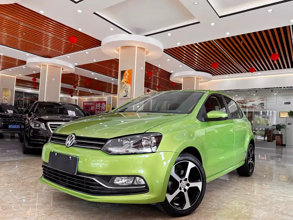 VOLKSWAGEN POLO 2016