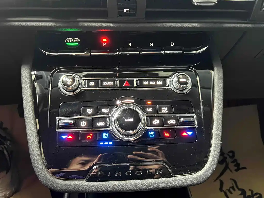 LINCOLN ADVENTURER 2021