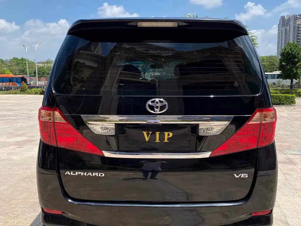 TOYOTA ALPHARD 2010