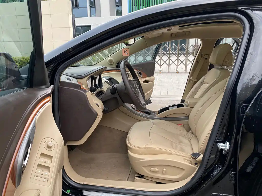 BUICK LACROSSE 2011