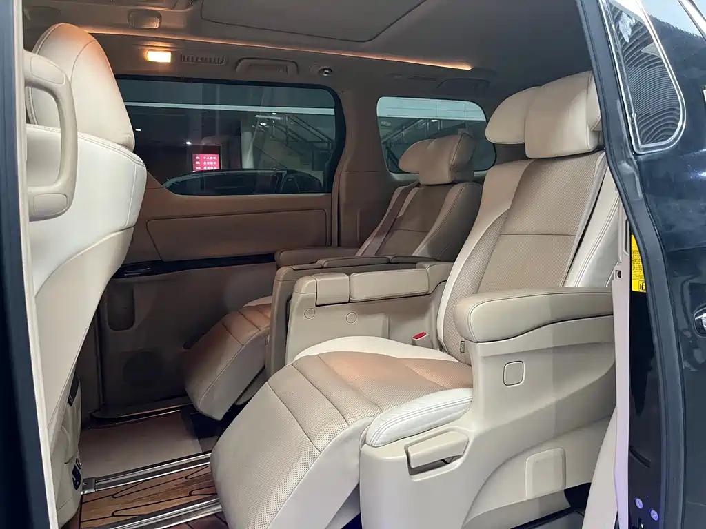 TOYOTA ALPHARD 2012