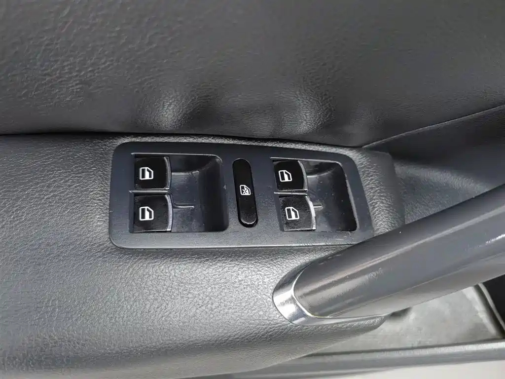 VOLKSWAGEN PASSAT 2014