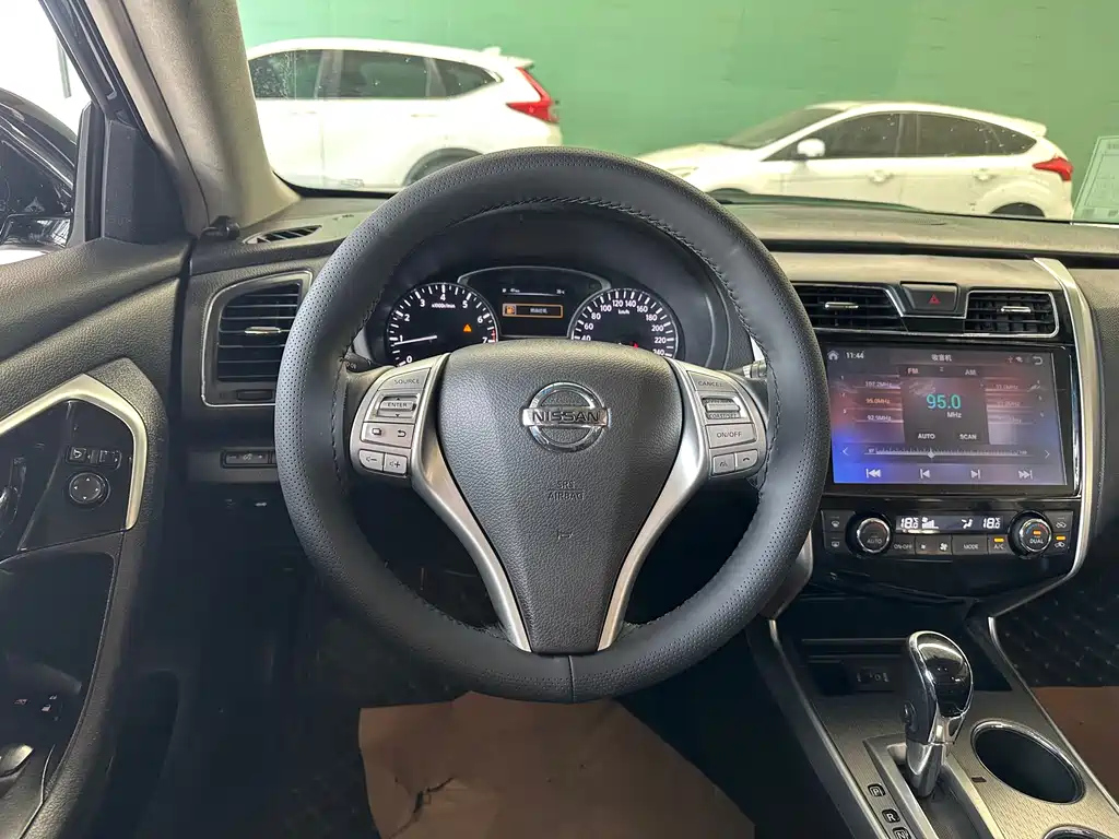 NISSAN TEANA 2018