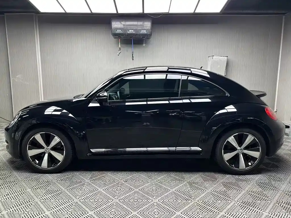 VOLKSWAGEN BEETLE 2014