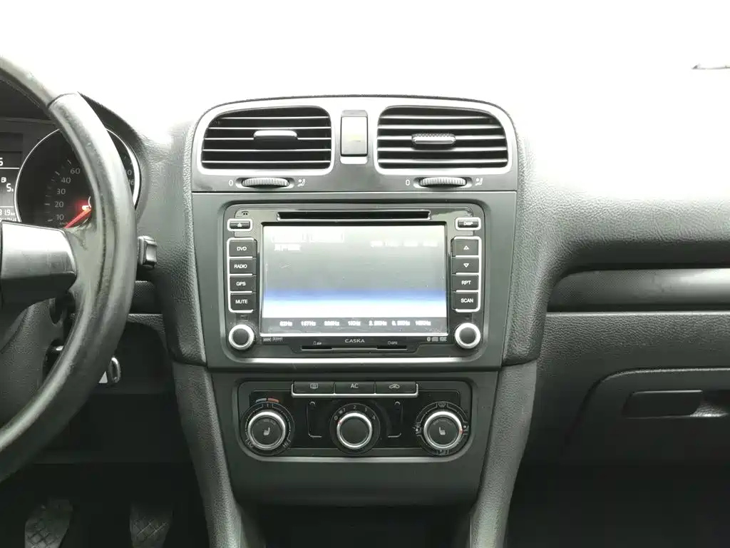 VOLKSWAGEN GOLF 2011