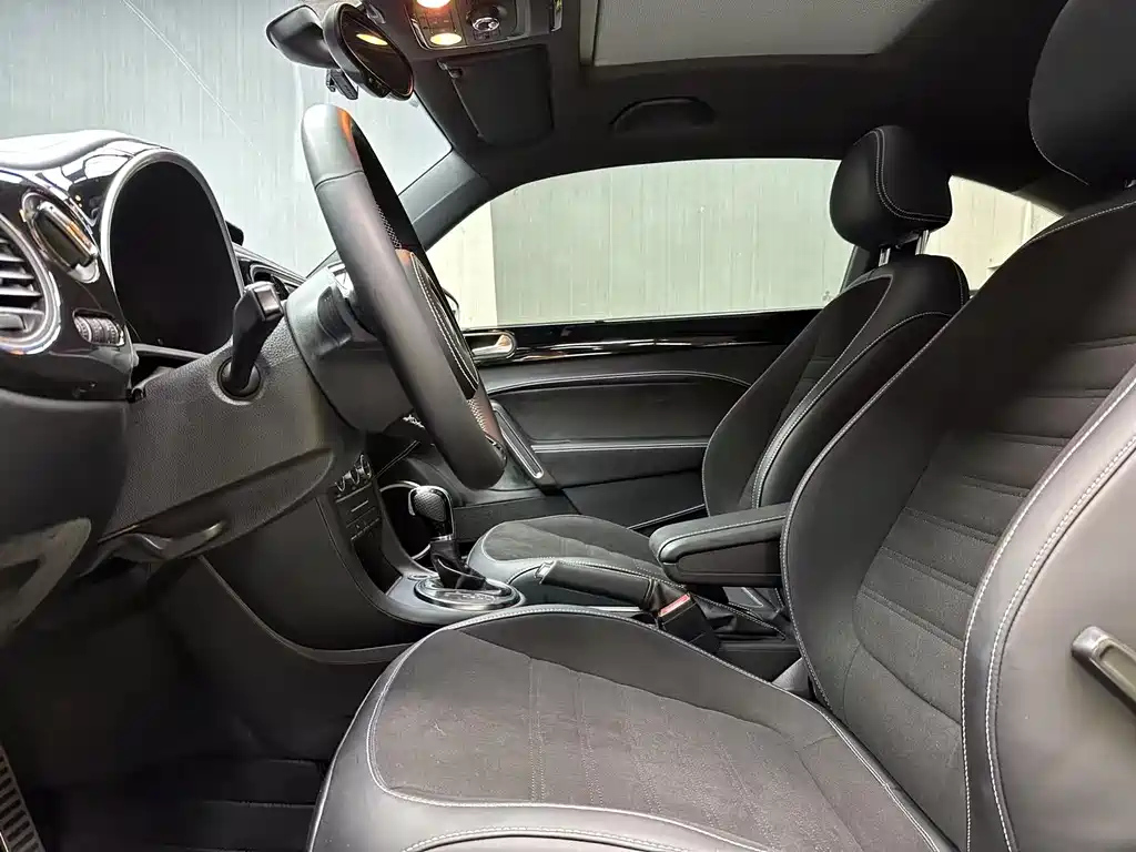 VOLKSWAGEN BEETLE 2014