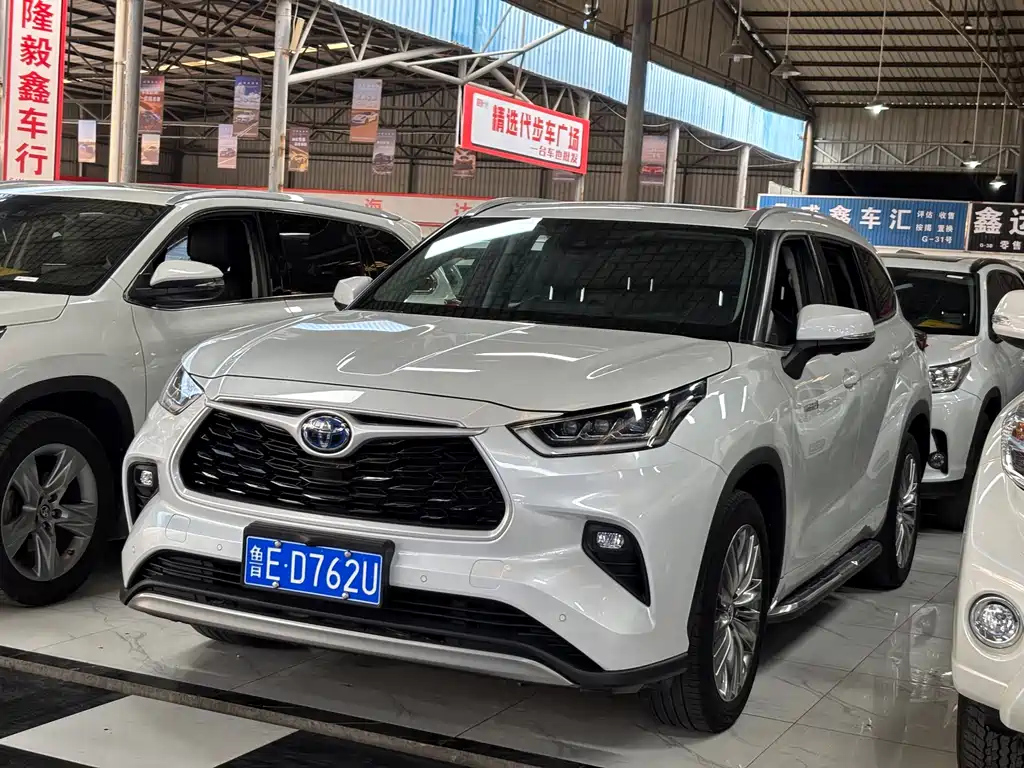 TOYOTA HIGHLANDER