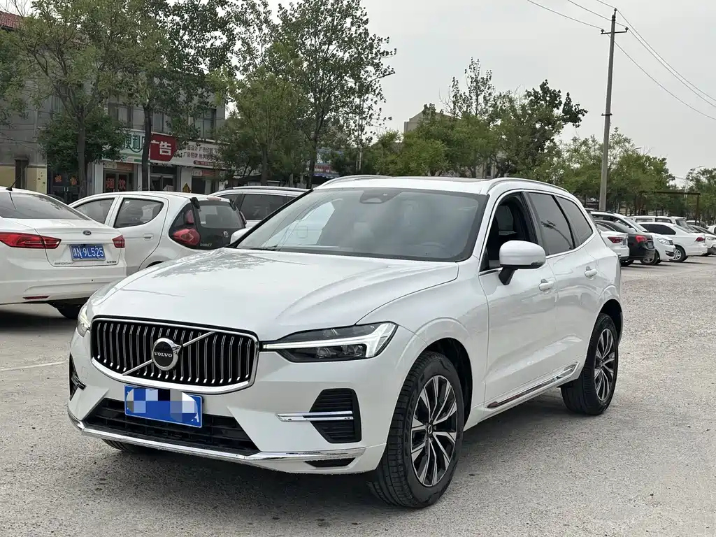 VOLVO XC60 2023