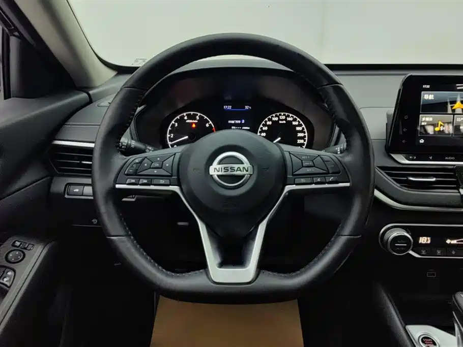 NISSAN TEANA 2020