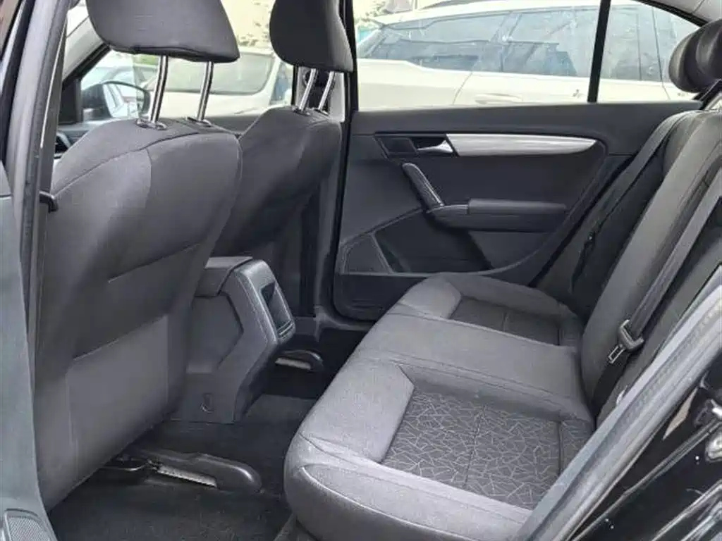VOLKSWAGEN LAVIDA 2013