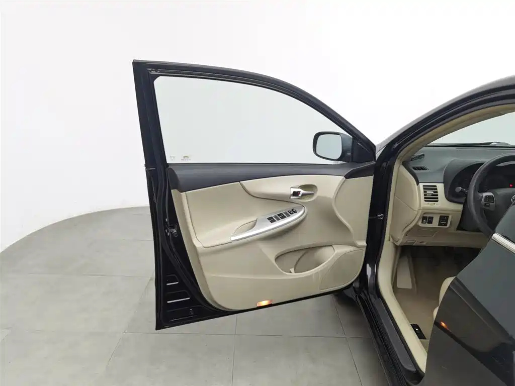 TOYOTA COROLLA 2013