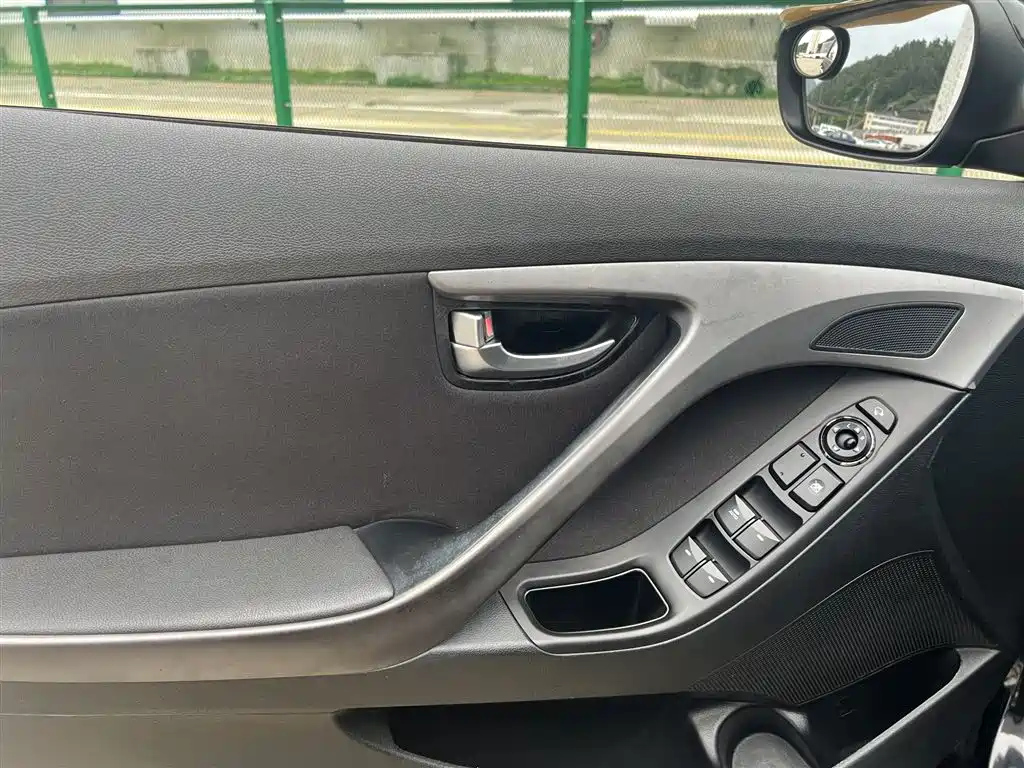 HYUNDAI ELANTRA 2012