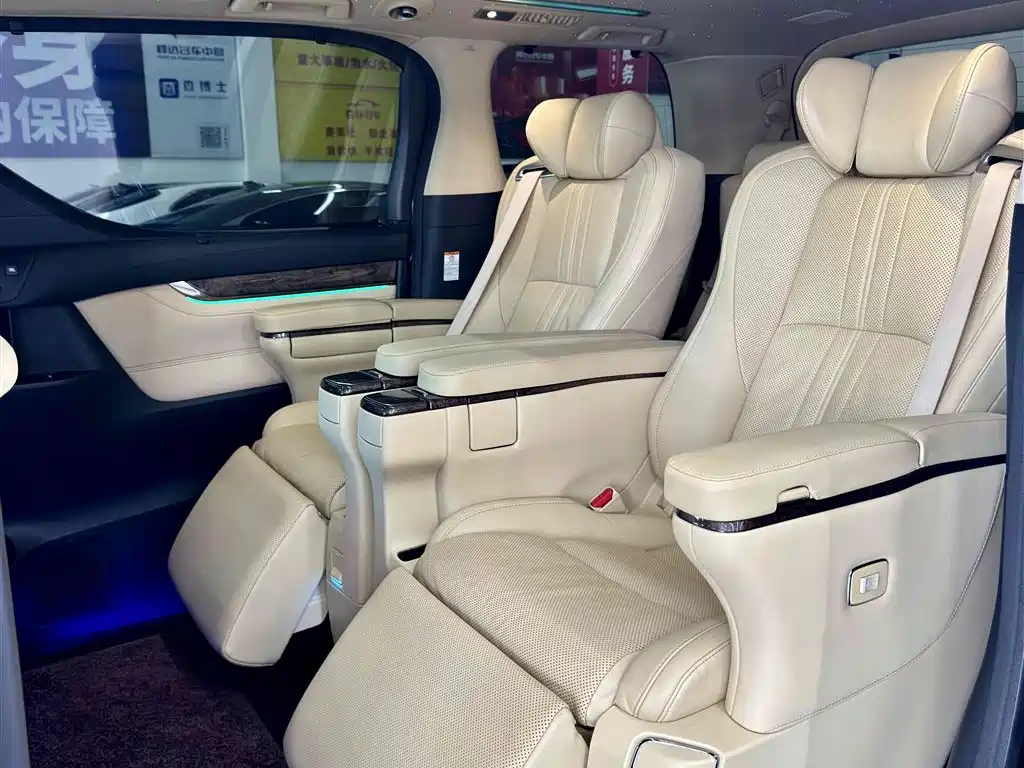 TOYOTA ALPHARD 2018