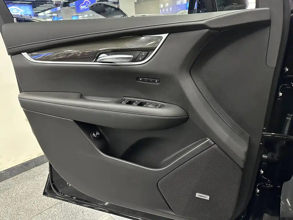 CADILLAC XT6 2021