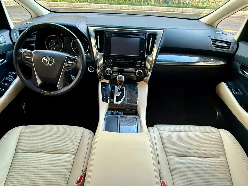 TOYOTA ALPHARD 2018