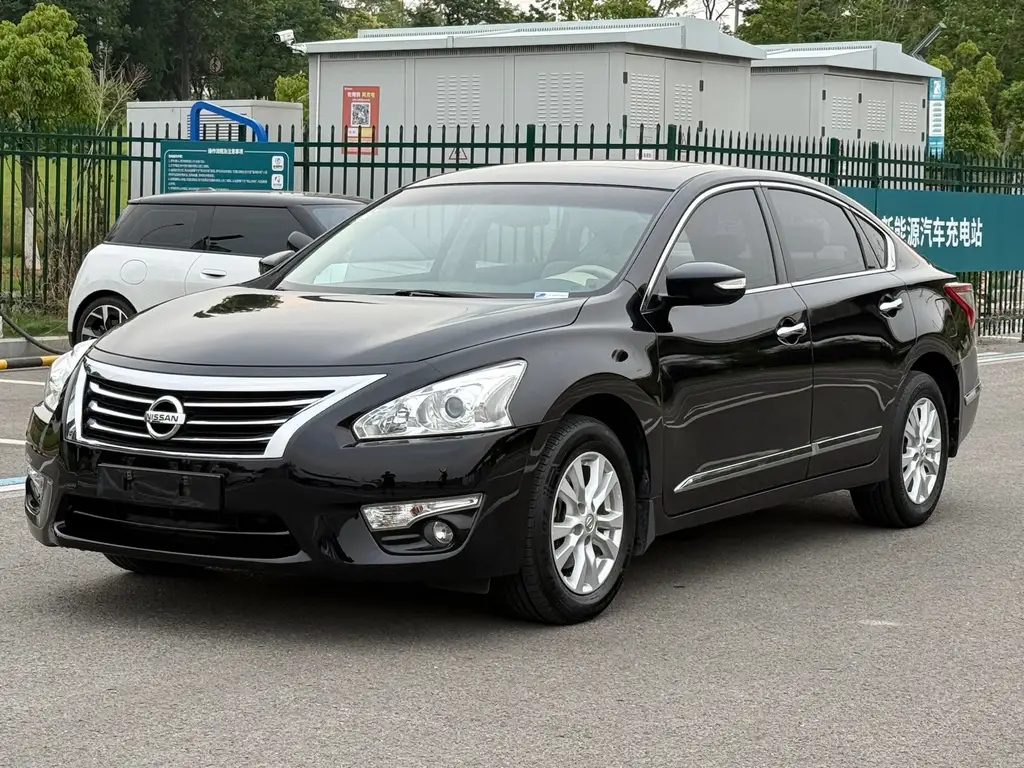 NISSAN TEANA 2013